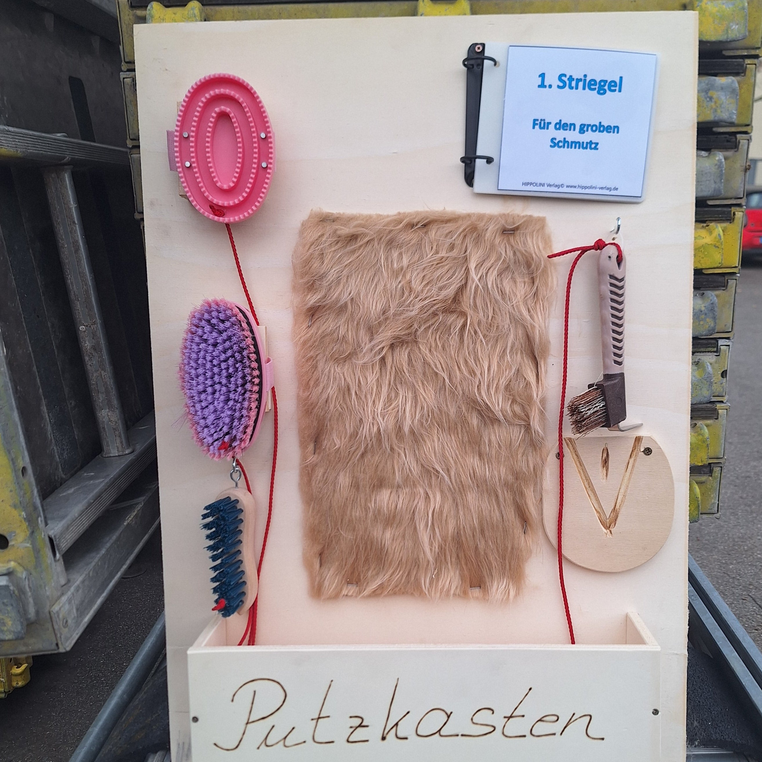 HIPPOLINI-Lehrtafel Putzen